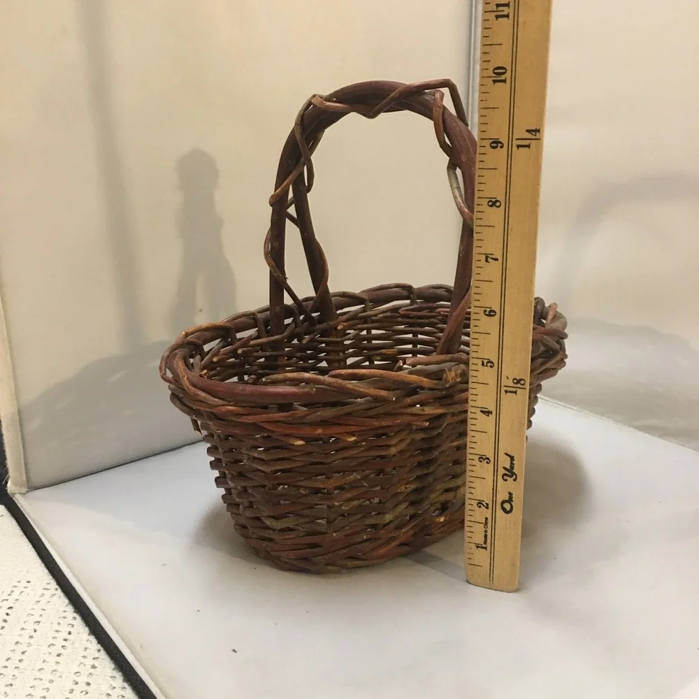 Unbranded handcrafted grapevine